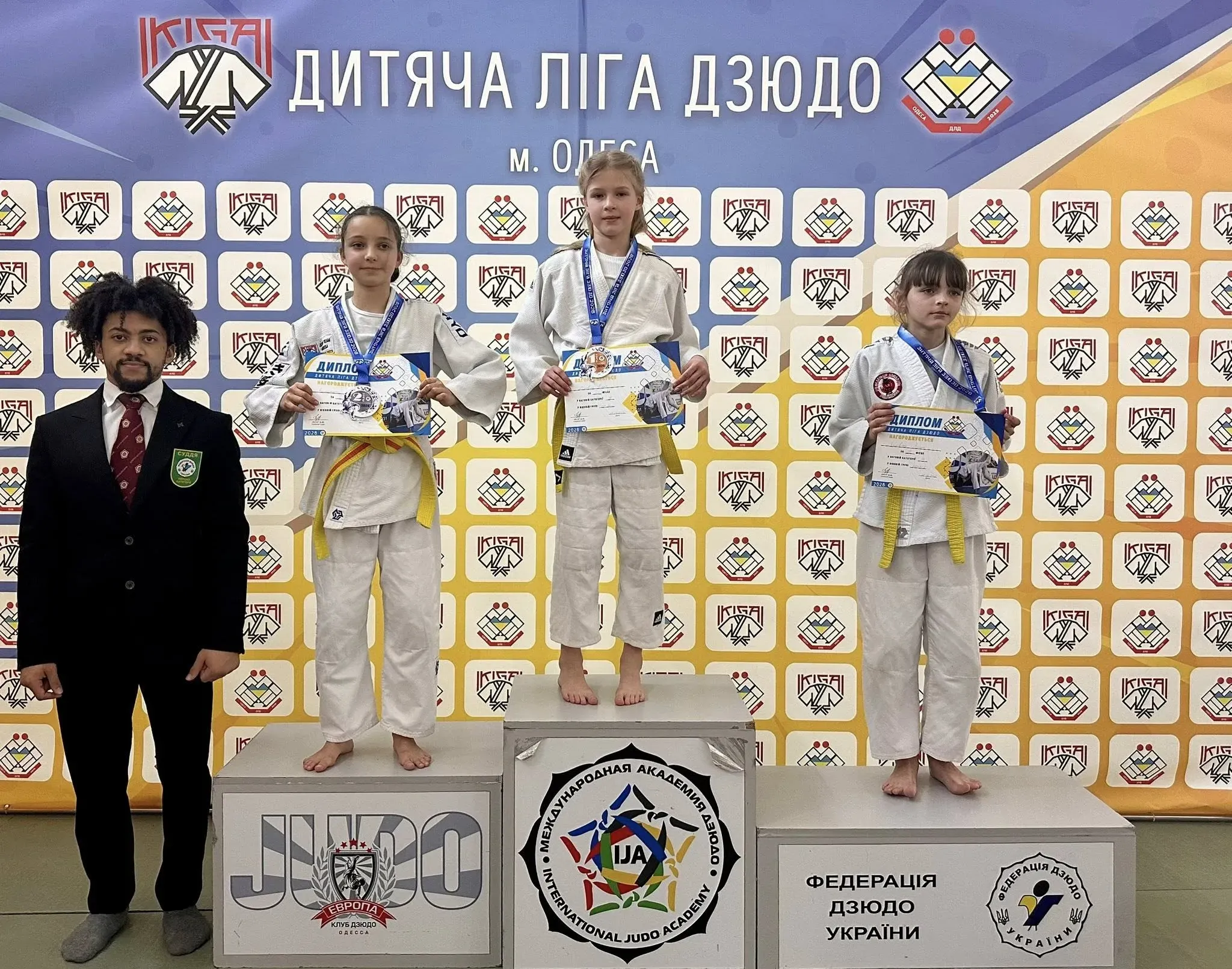 нагородження дівчата  Дитяча ліга дзюдо Одеса 2026 тур 1