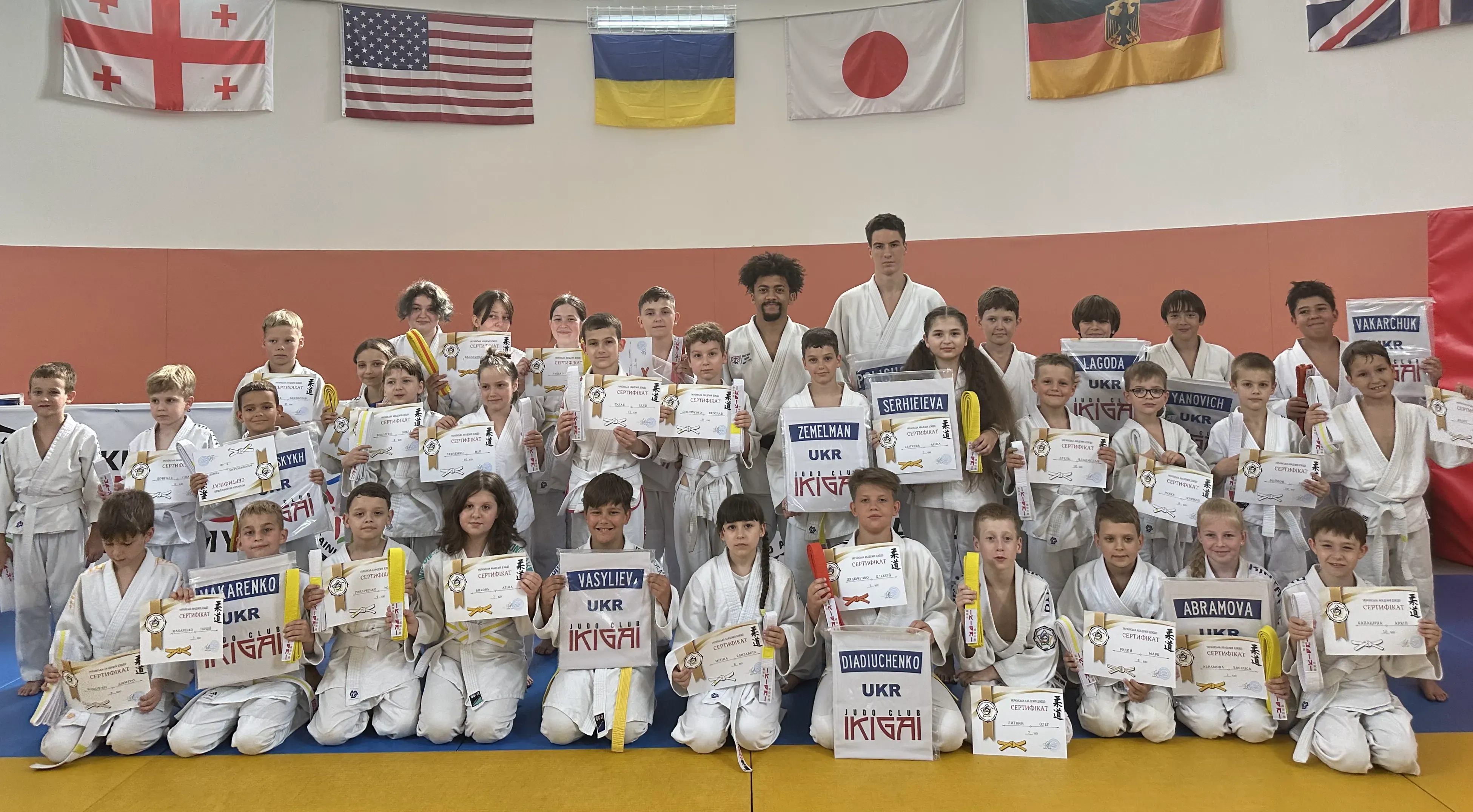 юні спортсмени клубу дзюдо IKIGAI