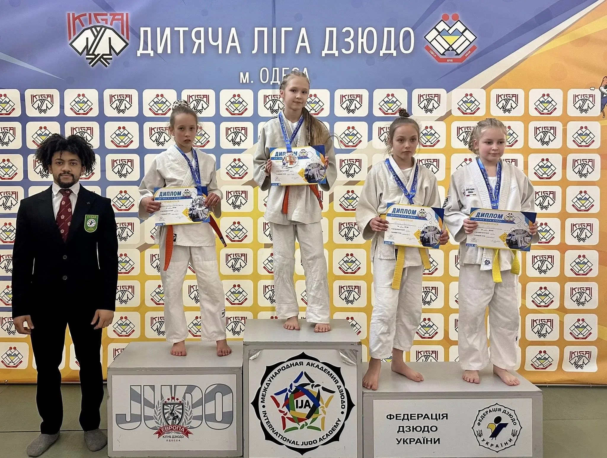 нагородження дівчата призери  Дитяча ліга дзюдо Одеса 2026 тур 1